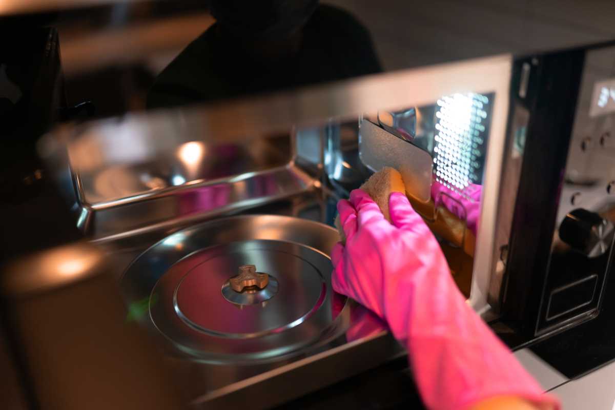 Clean Your Microwave Without Scrubbing